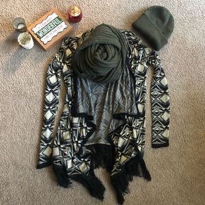 Light weight geo print fringe sweater